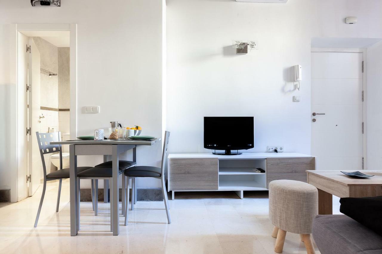 Pasaje De Amores Der - Descanso En Casa Y Vida Cultural Y Monumentos 4 Px Apartment Sevilla